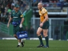Stirling-Mortlock-hobbles-off-in-Cape-Town